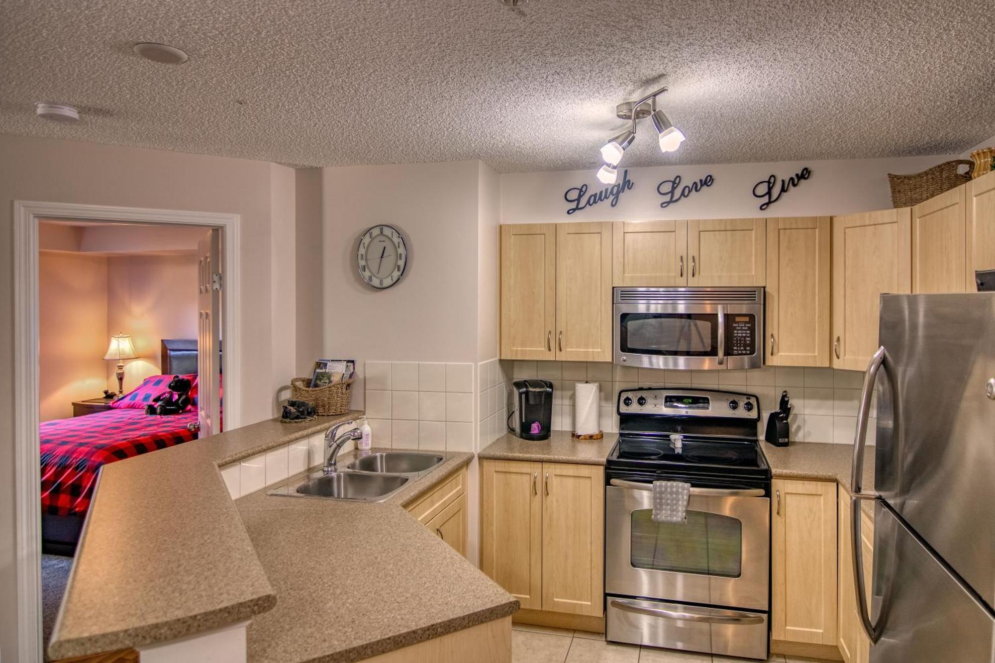 Mountain Getaway Condo - 5 Min Walk To The Beach! Invermere Esterno foto