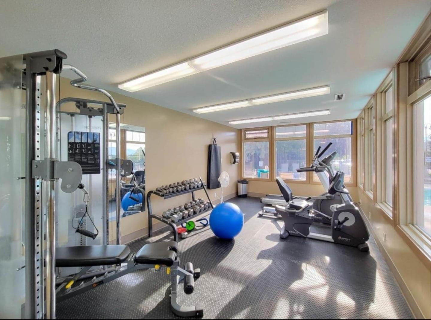 Mountain Getaway Condo - 5 Min Walk To The Beach! Invermere Esterno foto