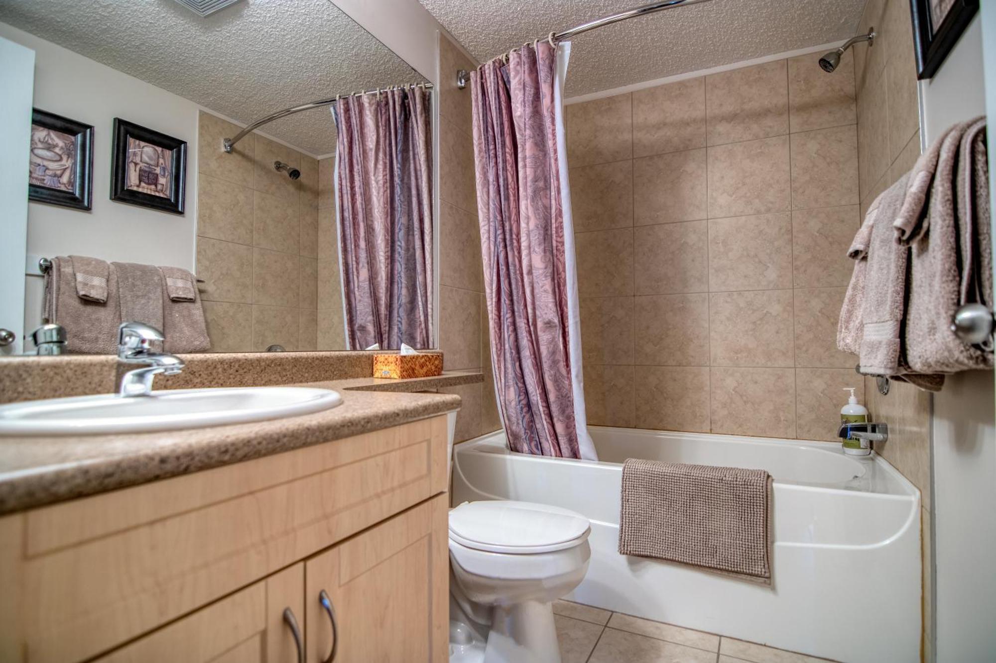 Mountain Getaway Condo - 5 Min Walk To The Beach! Invermere Esterno foto